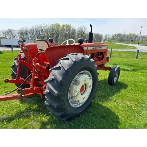 Allis Chalmers D-17 series 4 gas tractor