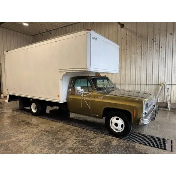 1976 GMC box truck with 454