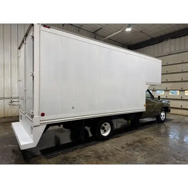 1976 GMC box truck with 454