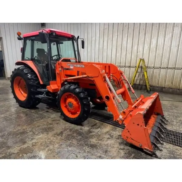 Kubota M6800 4wd cab tractor