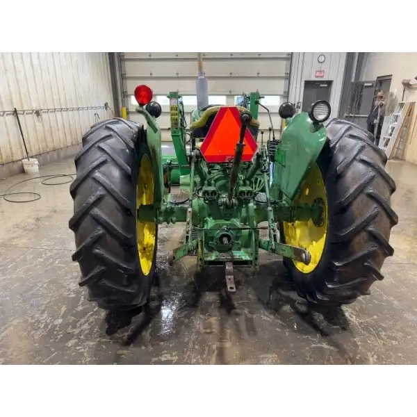 John Deere 2020 tractor with loader