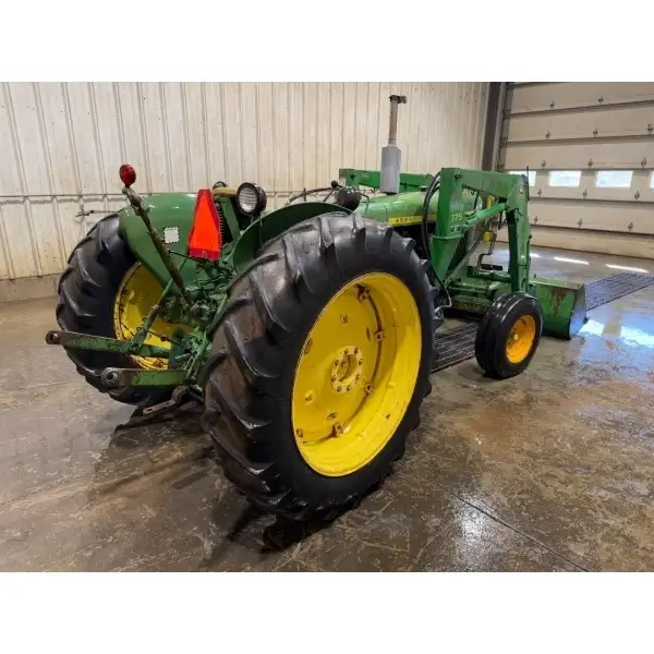 John Deere 2020 tractor with loader