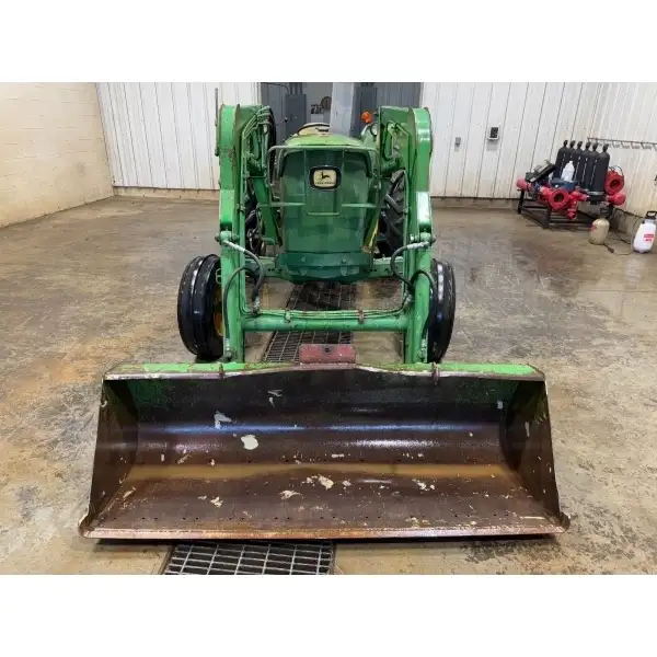 John Deere 2020 tractor with loader