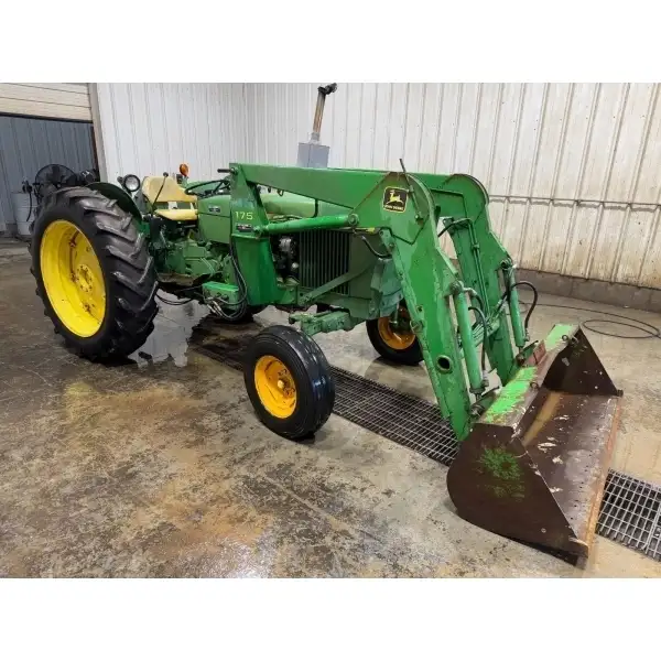 John Deere 2020 tractor with loader