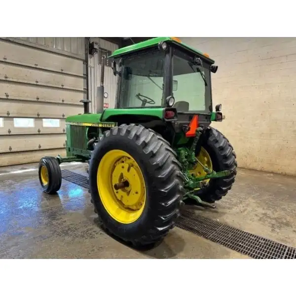 John Deere 4240 cab tractor