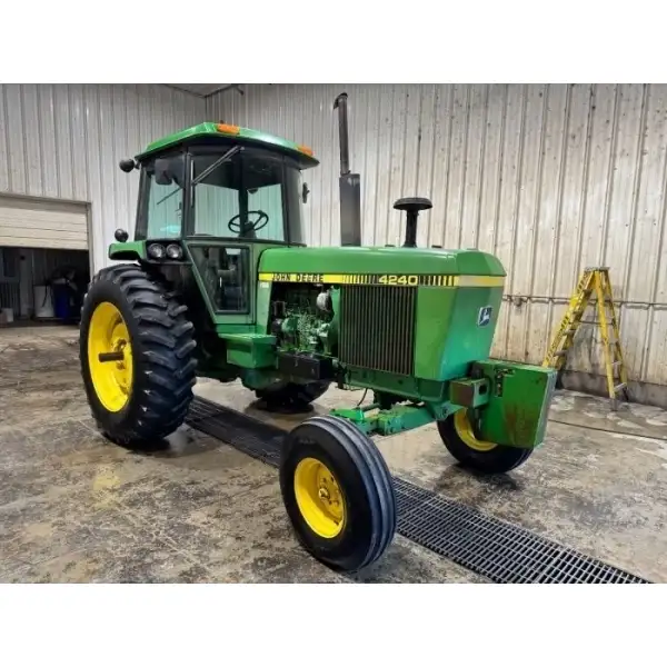 John Deere 4240 cab tractor