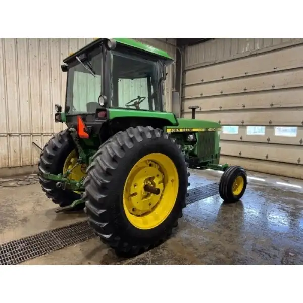 John Deere 4240 cab tractor