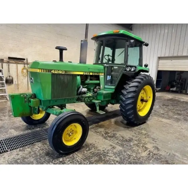 John Deere 4240 cab tractor