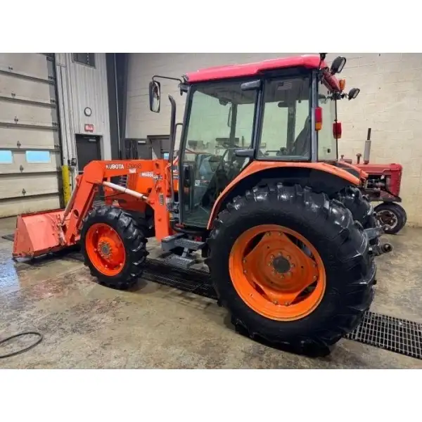 Kubota M6800 4wd cab tractor